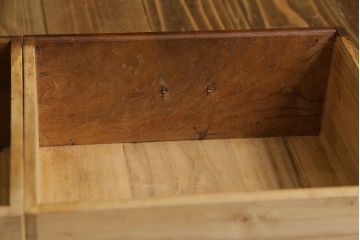 アンティーク家具　大正ロマン　前面ケヤキ材　情緒ある和の雰囲気が漂う小振りな重ね戸棚(収納棚)