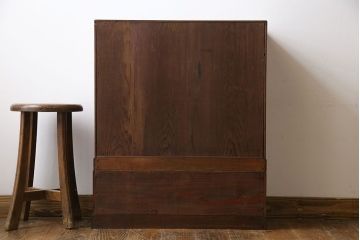 アンティーク家具　大正ロマン　前面ケヤキ材　情緒ある和の雰囲気が漂う小振りな重ね戸棚(収納棚)