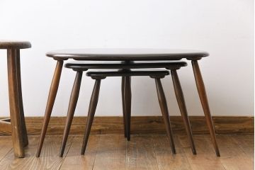 アンティーク雑貨　イギリス ERCOL(アーコール)　丸いシルエットが愛らしいネストテーブル(カフェテーブル、サイドテーブル)