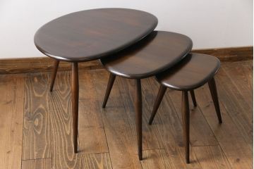 アンティーク雑貨　イギリス ERCOL(アーコール)　丸いシルエットが愛らしいネストテーブル(カフェテーブル、サイドテーブル)