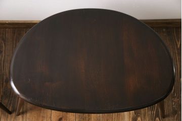 アンティーク雑貨　イギリス ERCOL(アーコール)　丸いシルエットが愛らしいネストテーブル(カフェテーブル、サイドテーブル)