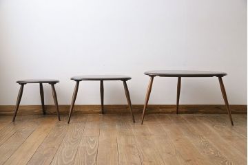 アンティーク雑貨　イギリス ERCOL(アーコール)　丸いシルエットが愛らしいネストテーブル(カフェテーブル、サイドテーブル)