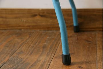アンティーク雑貨　ペイント家具　ヒノキ材　古い鉄脚をペイントしたリメイクの花台(サイドテーブル)