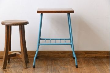 アンティーク雑貨 ペイント家具 ヒノキ材 古い鉄脚をペイントしたリメイクの花台(サイドテーブル)