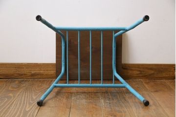 アンティーク雑貨 ペイント家具 ヒノキ材 古い鉄脚をペイントしたリメイクの花台(サイドテーブル)