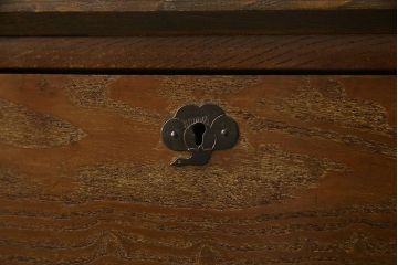アンティーク家具　昭和初期　栓材　上品な意匠のローチェスト(ローボード、サイドボード、引き出し)