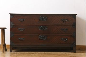 筑後民芸家具　リメイク　重厚な佇まいの脚付き箪笥ローチェスト(衣装箪笥、テレビボード)