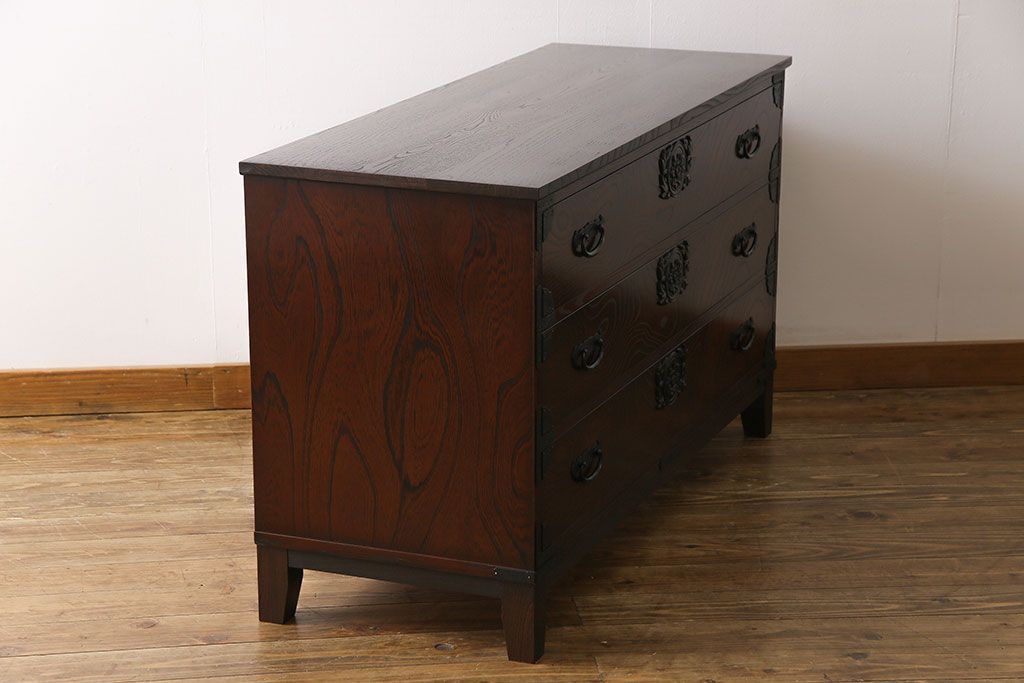 筑後民芸家具　リメイク　重厚な佇まいの脚付き箪笥ローチェスト(衣装箪笥、テレビボード)