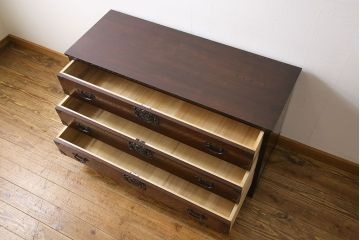 筑後民芸家具　リメイク　重厚な佇まいの脚付き箪笥ローチェスト(衣装箪笥、テレビボード)