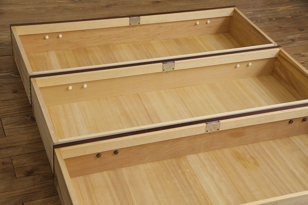 筑後民芸家具　リメイク　重厚な佇まいの脚付き箪笥ローチェスト(衣装箪笥、テレビボード)