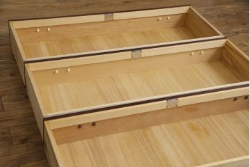 筑後民芸家具　リメイク　重厚な佇まいの脚付き箪笥ローチェスト(衣装箪笥、テレビボード)