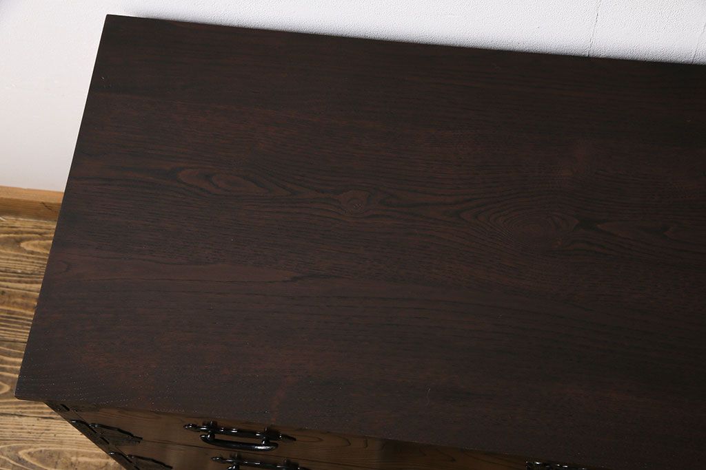 筑後民芸家具　リメイク　重厚な佇まいの脚付き箪笥ローチェスト(衣装箪笥、テレビボード)