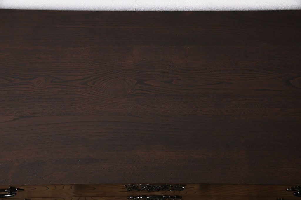 筑後民芸家具　リメイク　重厚な佇まいの脚付き箪笥ローチェスト(衣装箪笥、テレビボード)