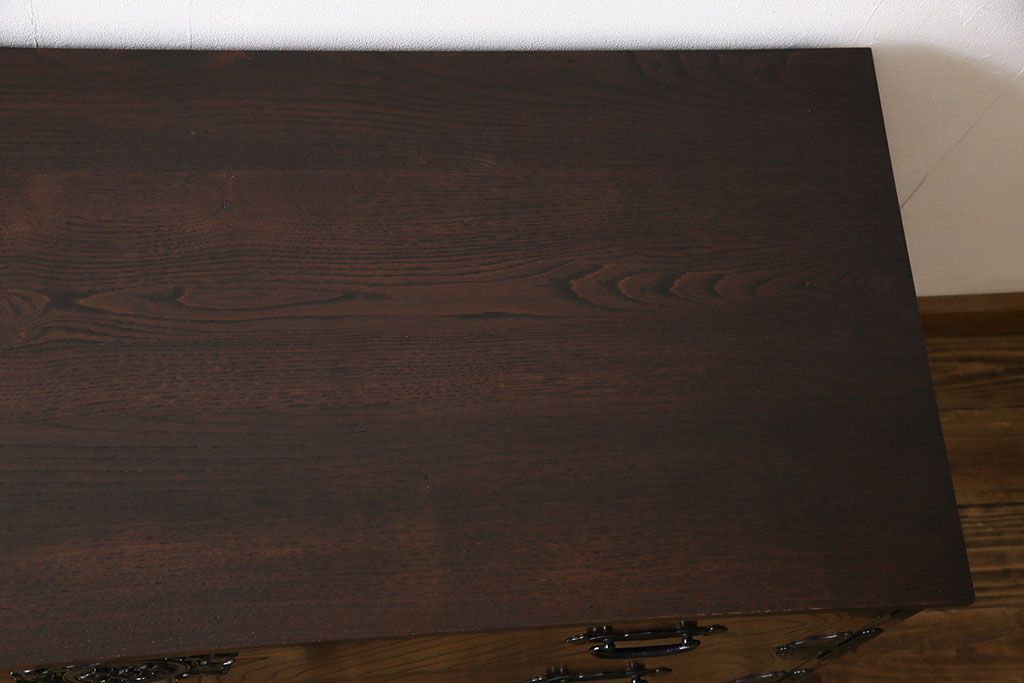 筑後民芸家具　リメイク　重厚な佇まいの脚付き箪笥ローチェスト(衣装箪笥、テレビボード)