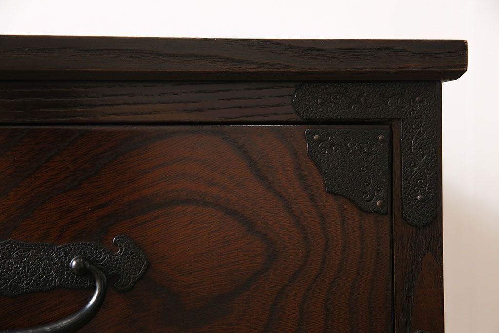 筑後民芸家具　リメイク　重厚な佇まいの脚付き箪笥ローチェスト(衣装箪笥、テレビボード)