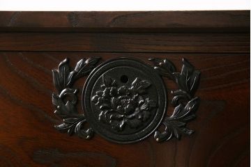 筑後民芸家具　リメイク　重厚な佇まいの脚付き箪笥ローチェスト(衣装箪笥、テレビボード)