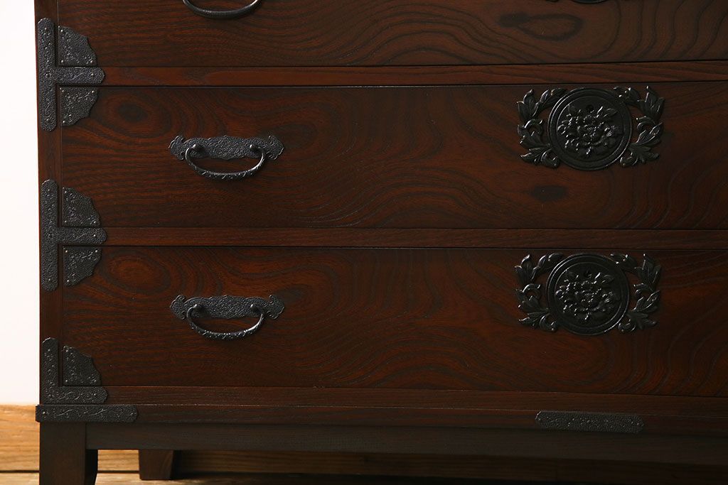 筑後民芸家具　リメイク　重厚な佇まいの脚付き箪笥ローチェスト(衣装箪笥、テレビボード)