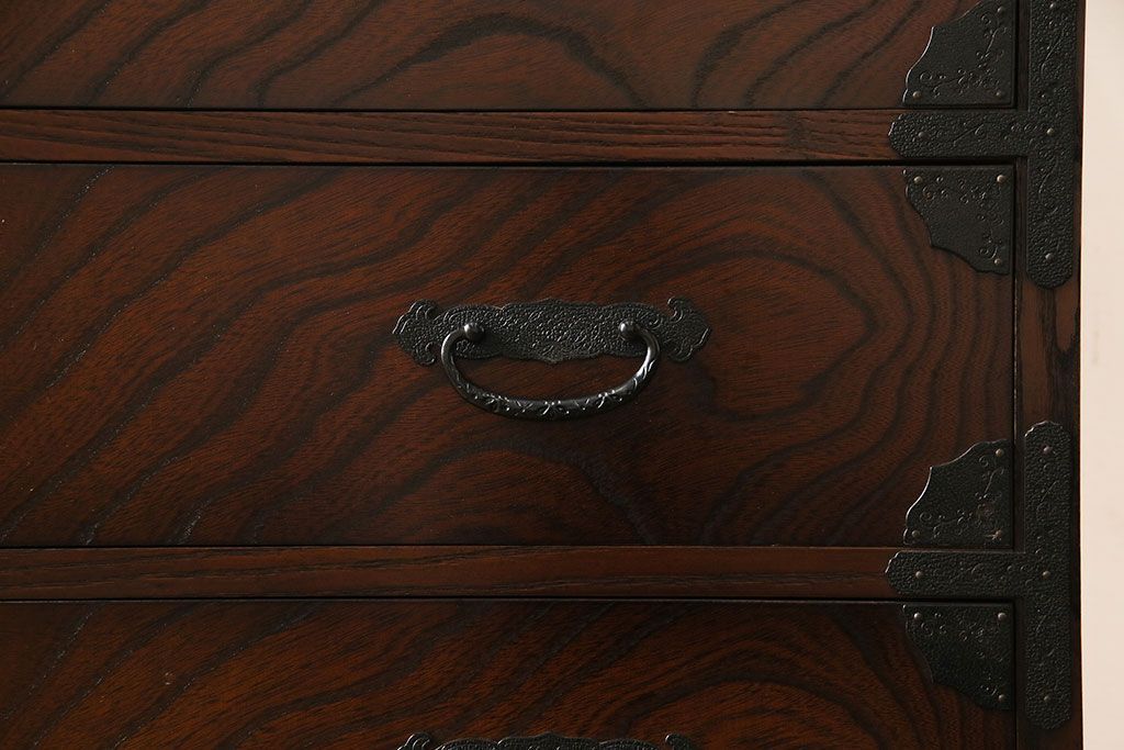 筑後民芸家具　リメイク　重厚な佇まいの脚付き箪笥ローチェスト(衣装箪笥、テレビボード)