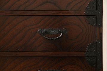 筑後民芸家具　リメイク　重厚な佇まいの脚付き箪笥ローチェスト(衣装箪笥、テレビボード)