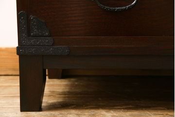 筑後民芸家具　リメイク　重厚な佇まいの脚付き箪笥ローチェスト(衣装箪笥、テレビボード)