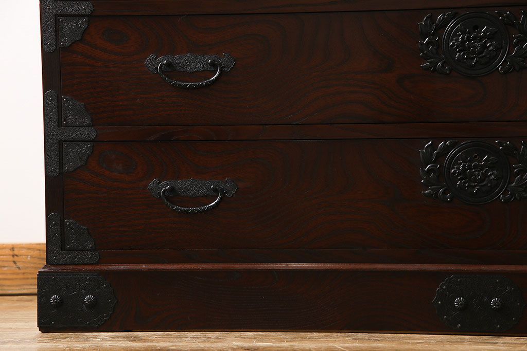 天板リメイク　筑後民芸家具　重厚な佇まいの箪笥ローチェスト(衣装箪笥、テレビボード)