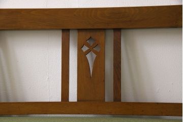 【S様ご成約分】レトロモダン　ナラ材　透かし彫りがおしゃれなベンチソファ(3人掛けソファ)