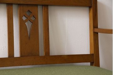 【S様ご成約分】レトロモダン　ナラ材　透かし彫りがおしゃれなベンチソファ(3人掛けソファ)