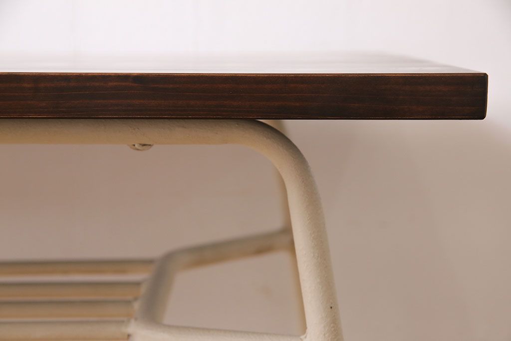 アンティーク家具　ヒノキ材製天板　ペイントがおしゃれなアイアンテーブル(作業台、カフェテーブル(2)