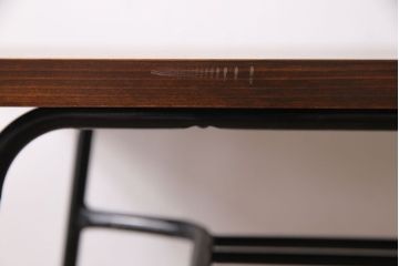 リメイク　ヒノキ無垢材　古い鉄脚を合わせた小振りのテーブル(サイドテーブル、作業台、カフェテーブル)