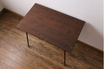 リメイク　ヒノキ無垢材　古い鉄脚を合わせた小振りのテーブル(サイドテーブル、作業台、カフェテーブル)