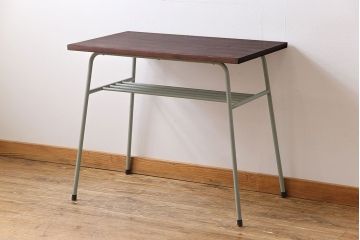 【T様ご成約済】ペイント家具　シャビーな質感がおしゃれな小振りのテーブル(サイドテーブル、作業台、カフェテーブル)