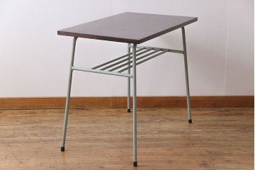 【T様ご成約済】ペイント家具　シャビーな質感がおしゃれな小振りのテーブル(サイドテーブル、作業台、カフェテーブル)