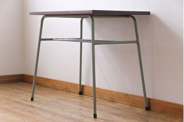 【T様ご成約済】ペイント家具　シャビーな質感がおしゃれな小振りのテーブル(サイドテーブル、作業台、カフェテーブル)