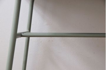 【T様ご成約済】ペイント家具　シャビーな質感がおしゃれな小振りのテーブル(サイドテーブル、作業台、カフェテーブル)