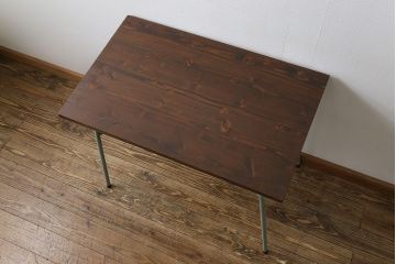 ペイント家具　シャビーな質感がおしゃれな小振りのテーブル(サイドテーブル、作業台、カフェテーブル)(1)