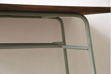 ペイント家具　シャビーな質感がおしゃれな小振りのテーブル(サイドテーブル、作業台、カフェテーブル)(1)