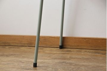 ペイント家具　シャビーな質感がおしゃれな小振りのテーブル(サイドテーブル、作業台、カフェテーブル)(1)