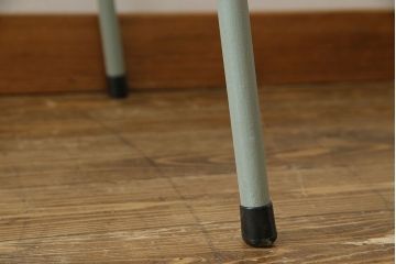 ペイント家具　シャビーな質感がおしゃれな小振りのテーブル(サイドテーブル、作業台、カフェテーブル)(1)