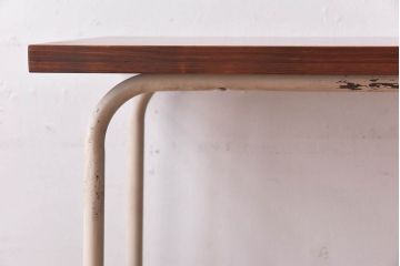 ヒノキ無垢材　ペイント　古い鉄脚がおしゃれなリメイクテーブル(カフェテーブル、鉄脚テーブル、サイドテーブル)