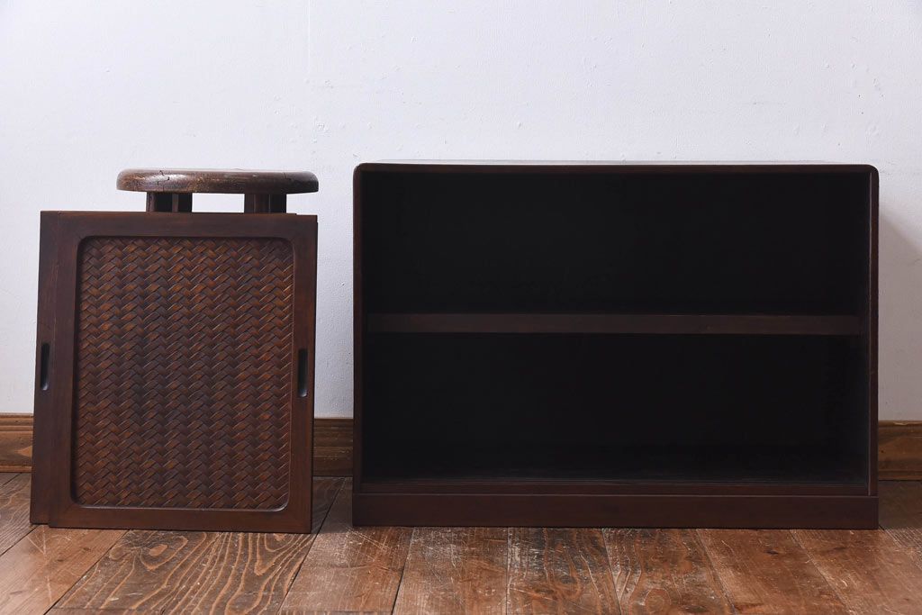 アンティーク家具　昭和初期　情緒ある網代編みの引き戸が美しい小振りの戸棚(収納棚)