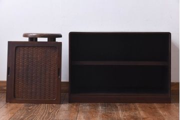 アンティーク家具　昭和初期　情緒ある網代編みの引き戸が美しい小振りの戸棚(収納棚)