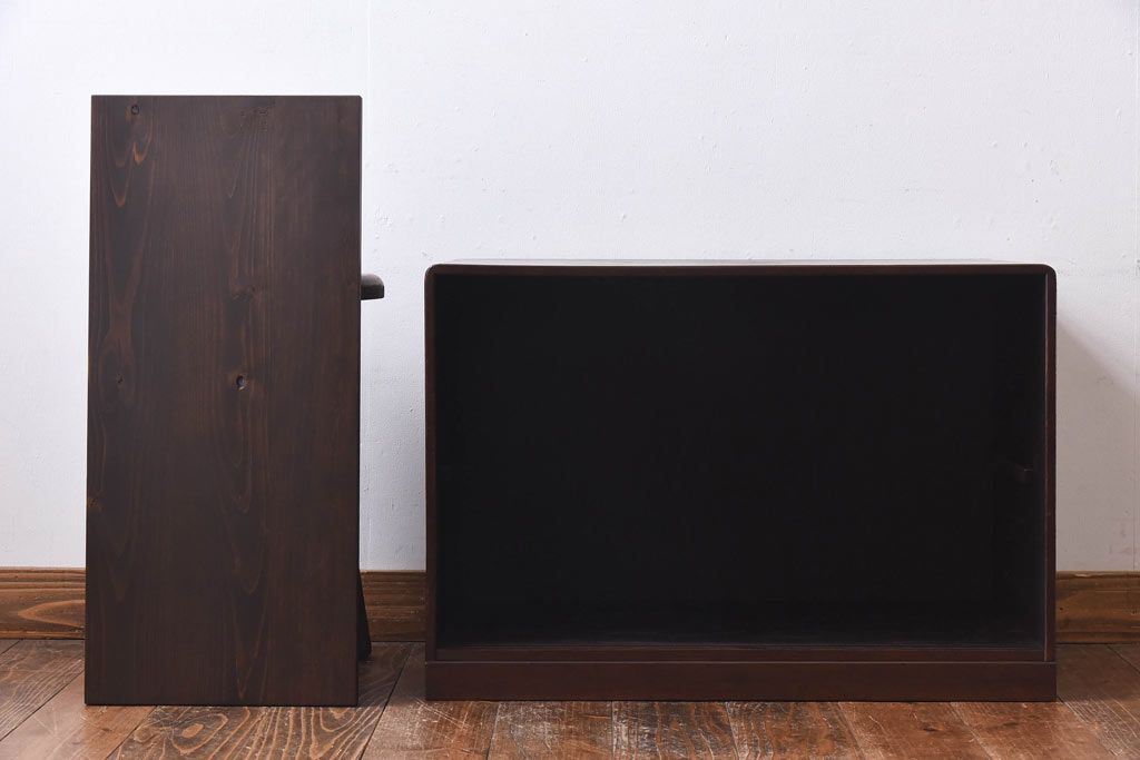 アンティーク家具　昭和初期　情緒ある網代編みの引き戸が美しい小振りの戸棚(収納棚)