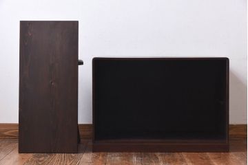 アンティーク家具　昭和初期　情緒ある網代編みの引き戸が美しい小振りの戸棚(収納棚)