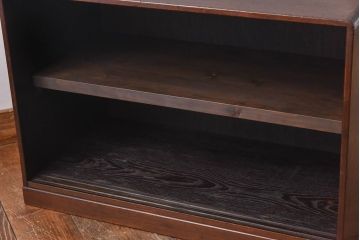 アンティーク家具　昭和初期　情緒ある網代編みの引き戸が美しい小振りの戸棚(収納棚)