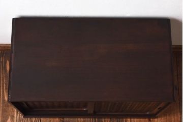 アンティーク家具　昭和初期　情緒ある網代編みの引き戸が美しい小振りの戸棚(収納棚)