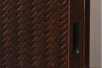 アンティーク家具　昭和初期　情緒ある網代編みの引き戸が美しい小振りの戸棚(収納棚)