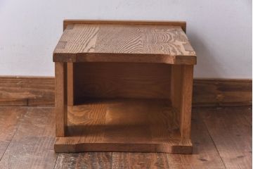中古　ニレ材　懐かしさを感じる学校の角スツール(花台、ディスプレー台)