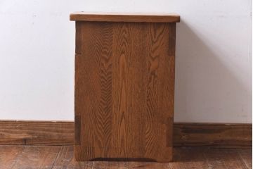 中古　ニレ材　懐かしさを感じる学校の角スツール(花台、ディスプレー台)(2)