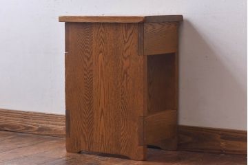 中古　ニレ材　懐かしさを感じる学校の角スツール(花台、ディスプレー台)(2)
