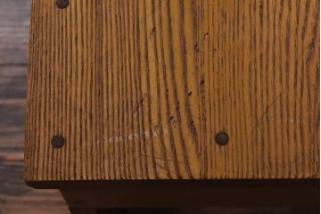 中古　ニレ材　懐かしさを感じる学校の角スツール(花台、ディスプレー台)(2)